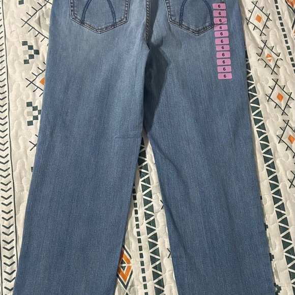 NWT. Seven7 tower straight leg crop. High waisted, relaxed easy fit size 6 - Picture 2 of 4
